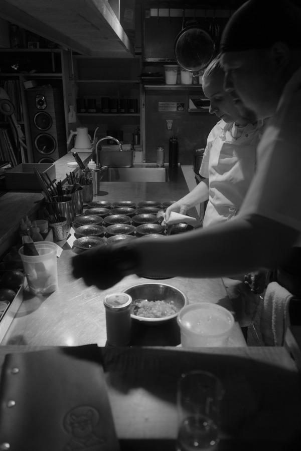 Black-and-white documentary photograph R0000318
