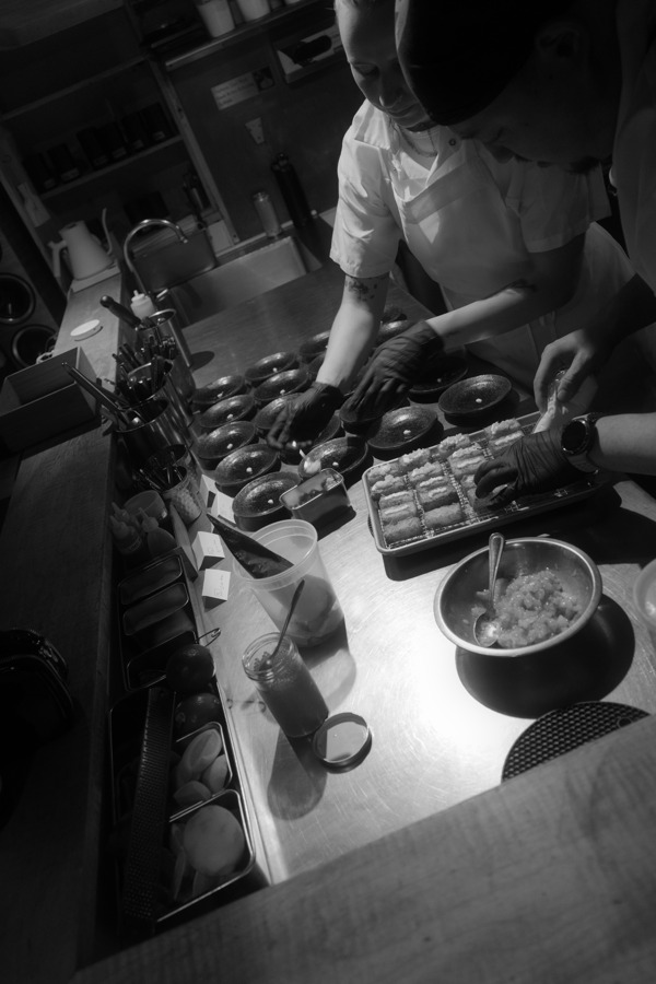 Black-and-white documentary photograph R0000322