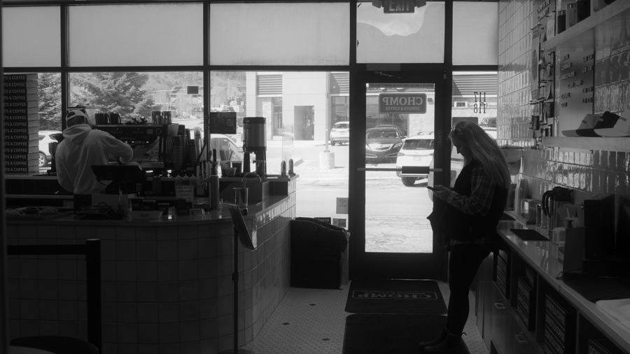 Black-and-white documentary photograph R0000405