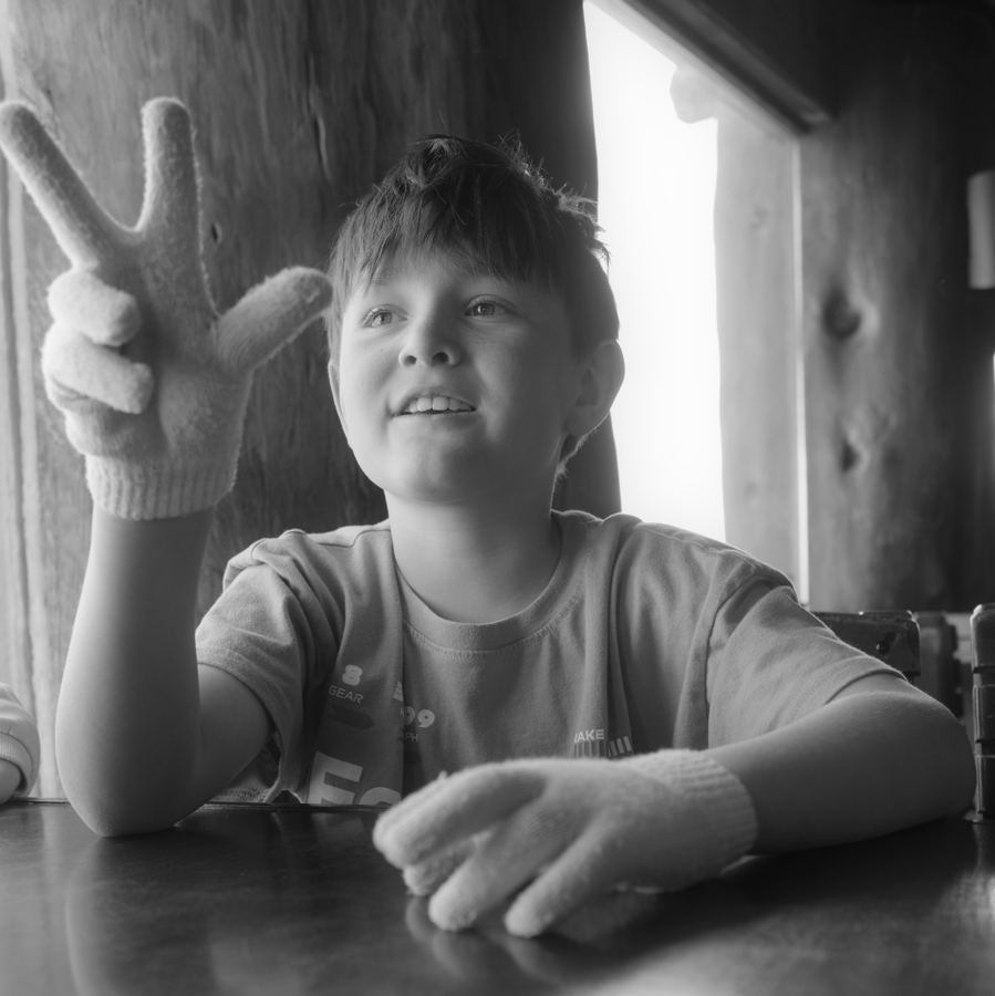Black-and-white documentary photograph R0000454