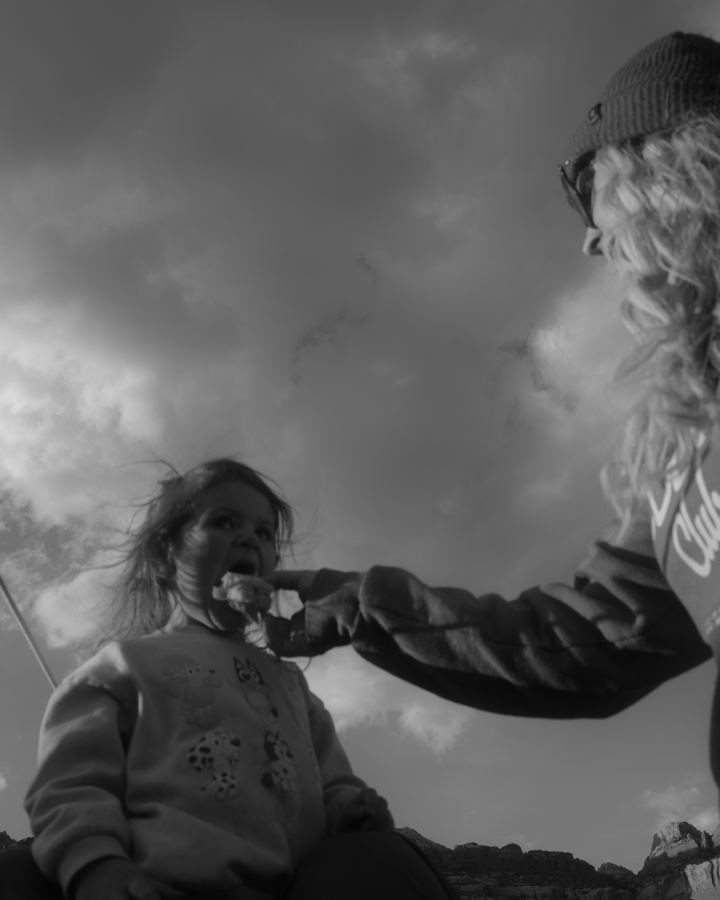 Black-and-white documentary photograph R0000508