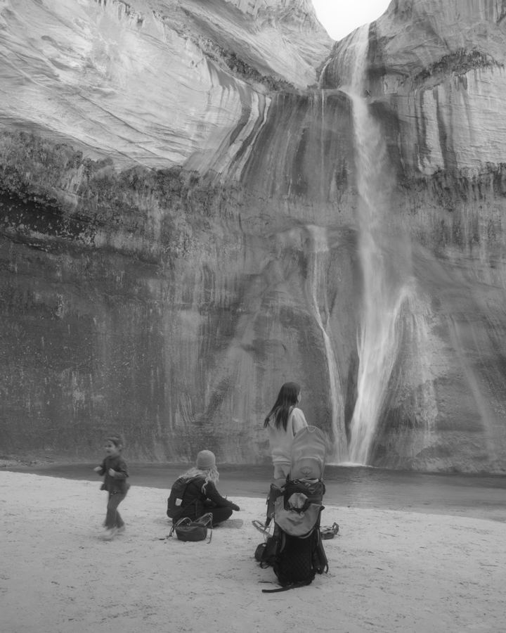 Black-and-white documentary photograph R0000638